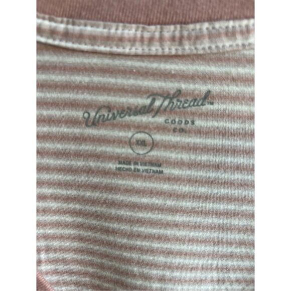 ❤️Universal Thread V-Neck Tee 2X - Picture 2 of 6